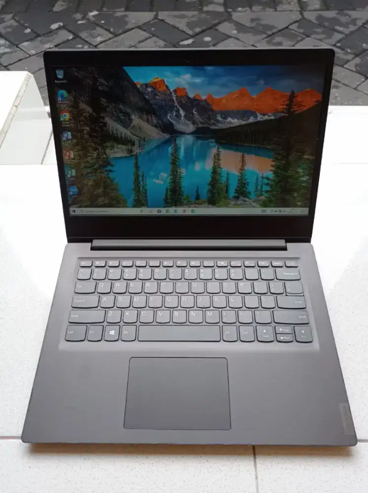 LAPTOP RAM 8 GB SSD 256 GB NORMAL SIAP PAKAI LANCAR