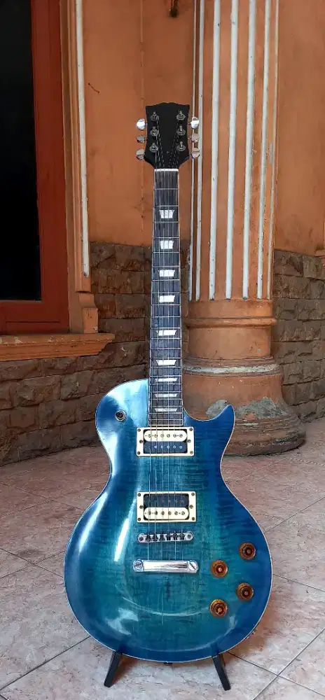 Gitar listrik model les paul