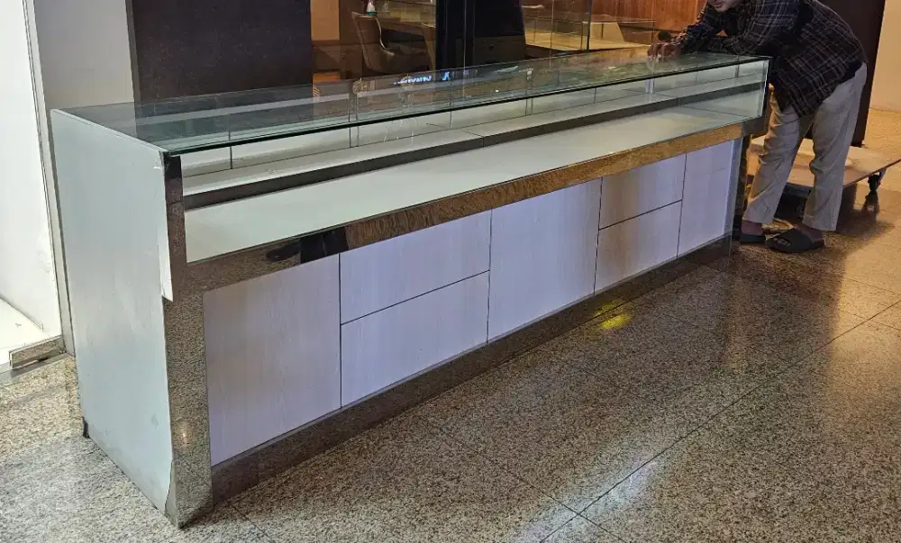 Etalase mewah untuk perhiasan / jam tangan mewah