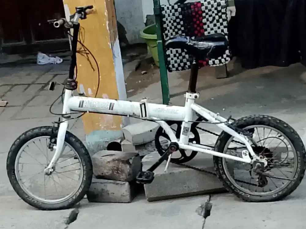 Sepeda lipat ukuran 16. Merk kozure