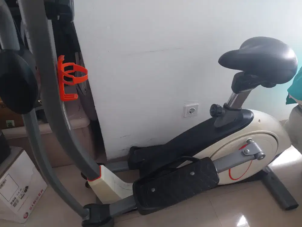 X2FIT CX-9+ Ergocross with chair White Sepeda Statis