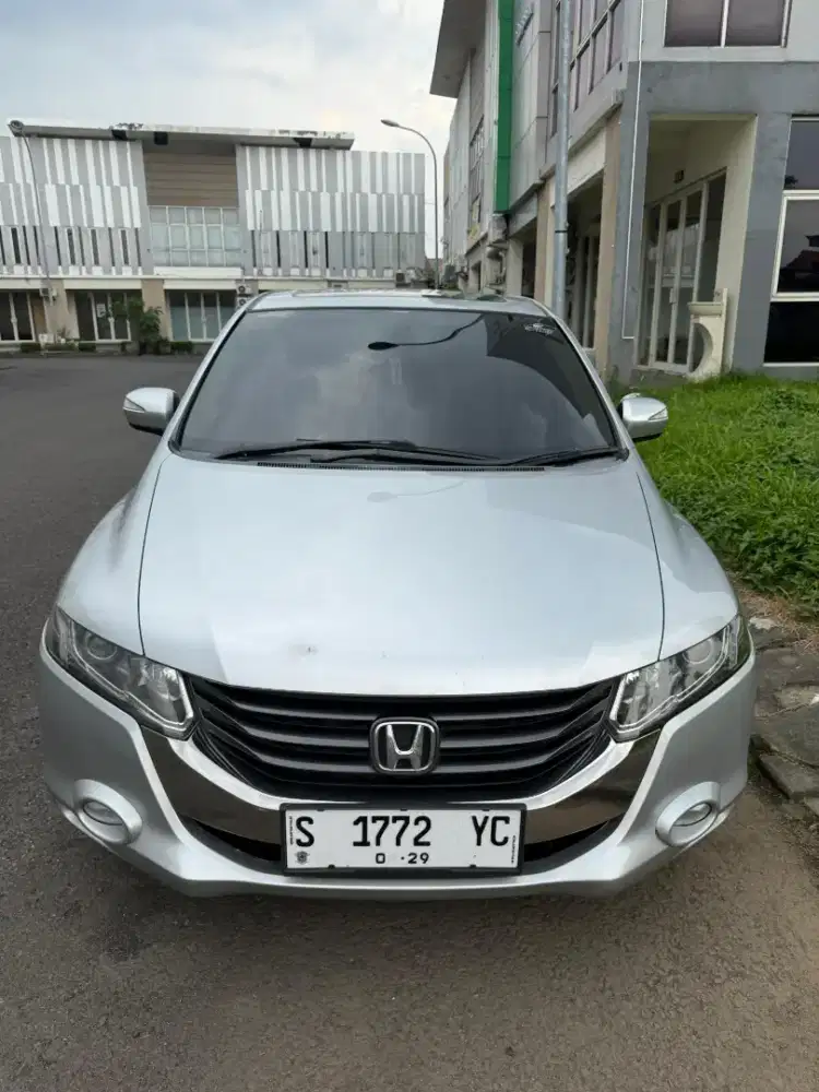 Honda Odyssey 2.4 AT Silver Th 2010