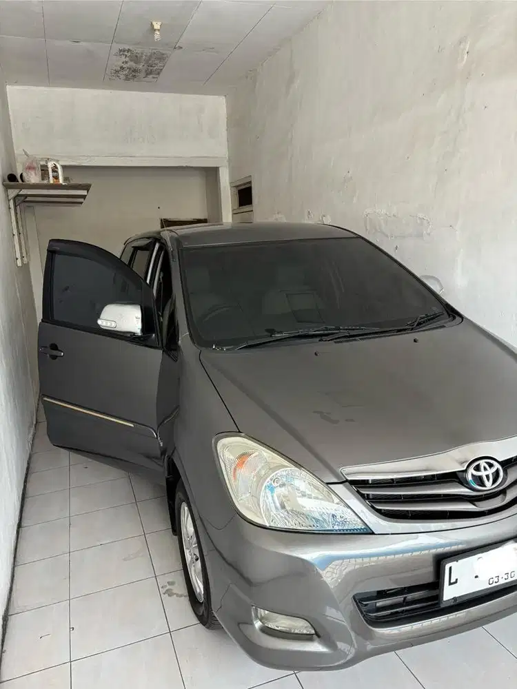 Toyota Kijang Innova 2010 Bensin