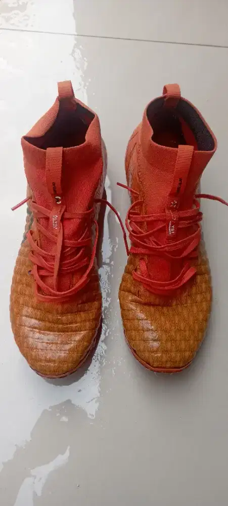 Sepatu mini soccer