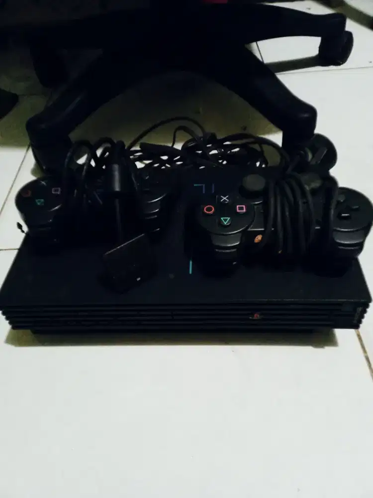 Di Jual cepat PS2, lengkap dengan memori & stick, 300rb