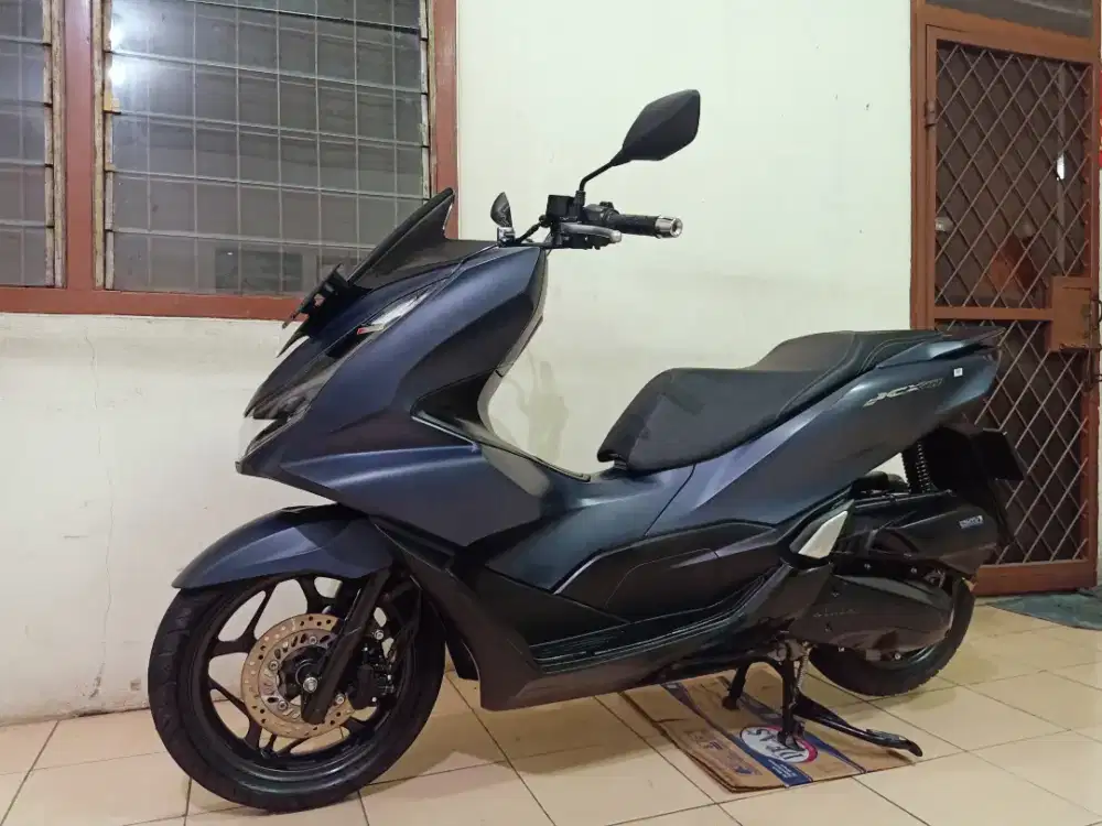 Honda PCX 160 KEYLESS CBS ISS 2023 / 2024 ( LOW KM / LIKE NEW)