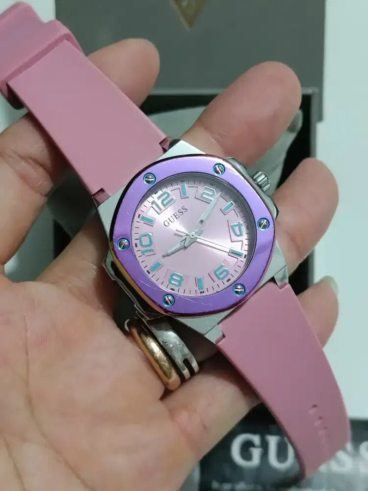 Guess GW0556L1 original bekas fullset sangat bagus normal semua