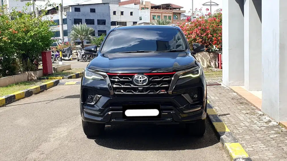 Km34rb toyota fortuner vrz trd sportivo 2021 hitam pajak panjang