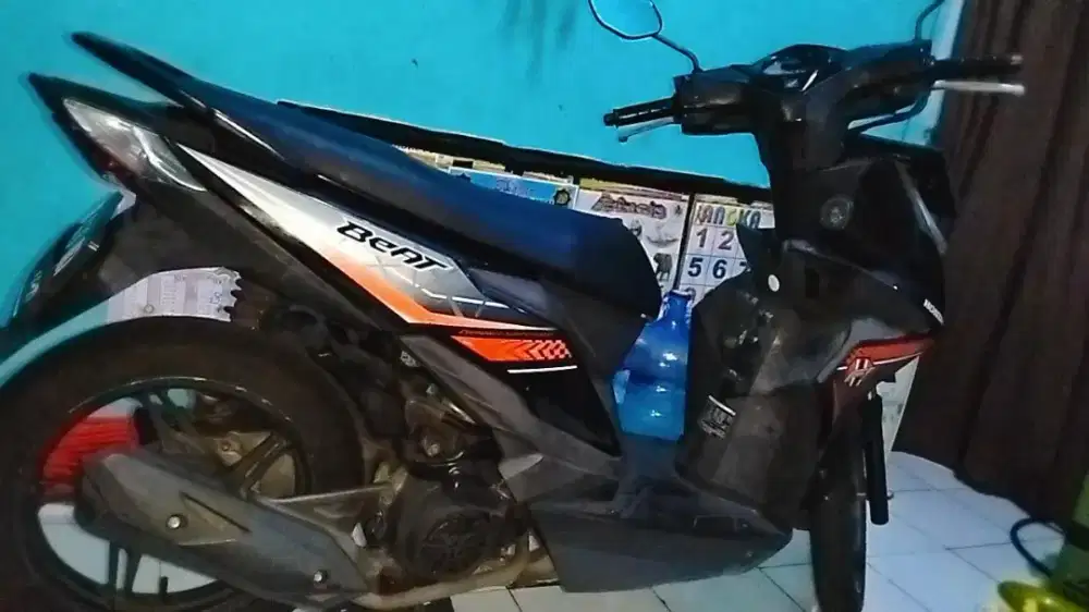 Beat CBS FI warna hitam