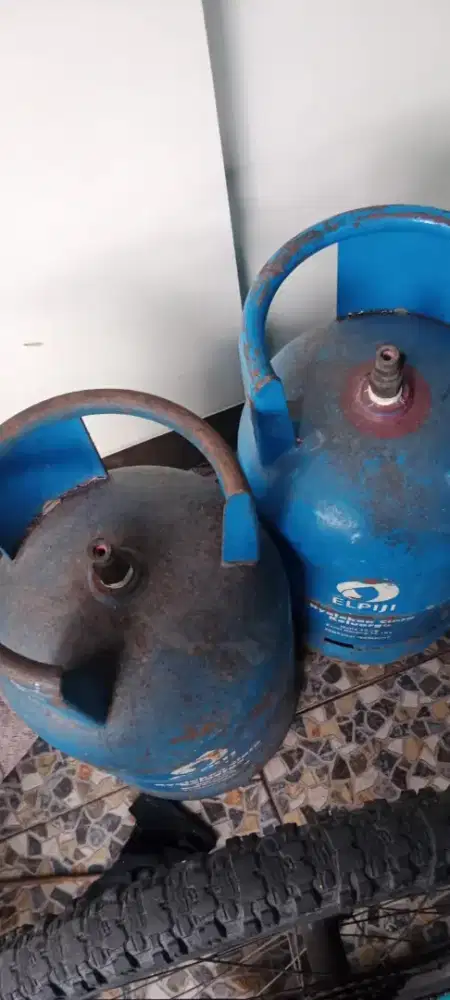 Jual 2 bj tabung lpg 12 kg msh bagus