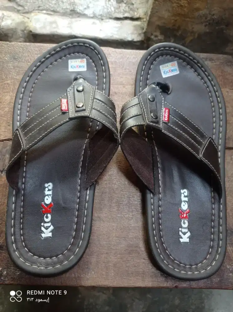 Sendal Cowok Kickers