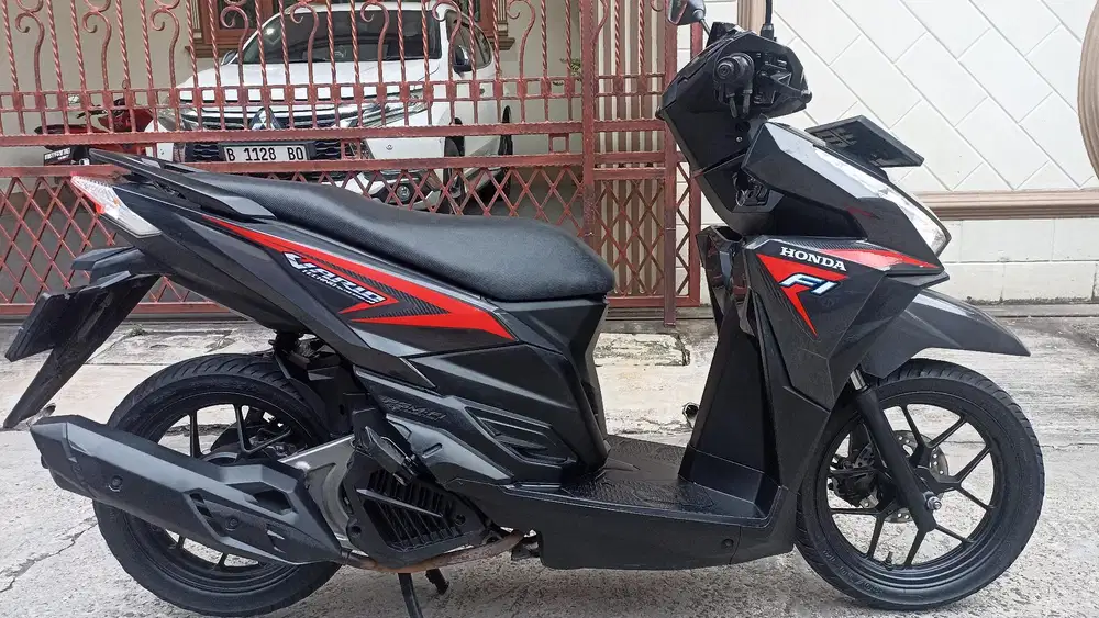 Honda Vario 125 LED CBS ISS tahun 2015.