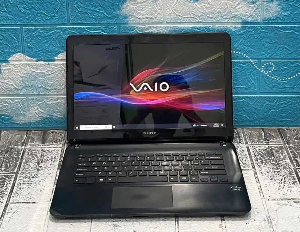 Type Laptop : Sony SVF1421 Intel Core i3-3217U RAM 4GB SSD 128GB