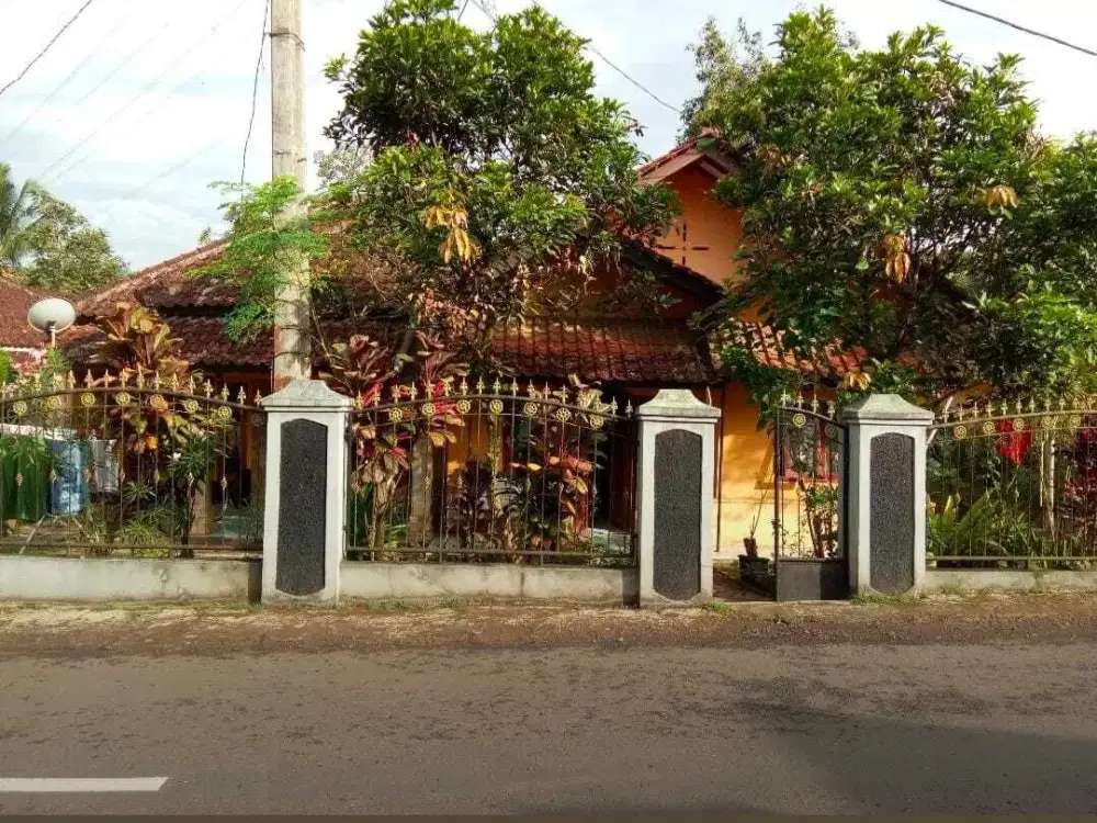 RUMAH LUAS PINGGIR JALAN RAYA CIBALANARIK TASIKMALAYA