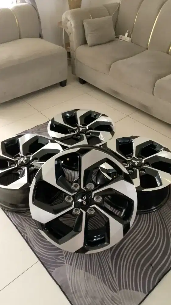 Velg Mitsubishi Pajero Sport 2025