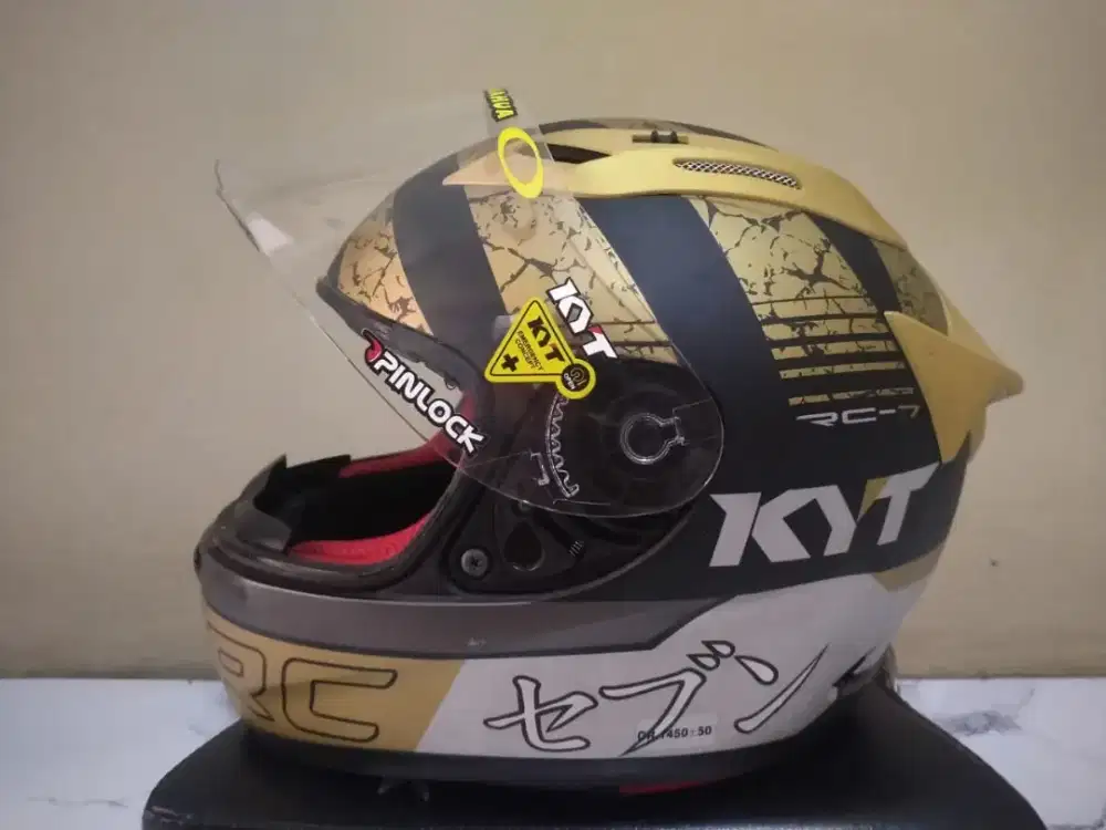 Helm full face merk KYT