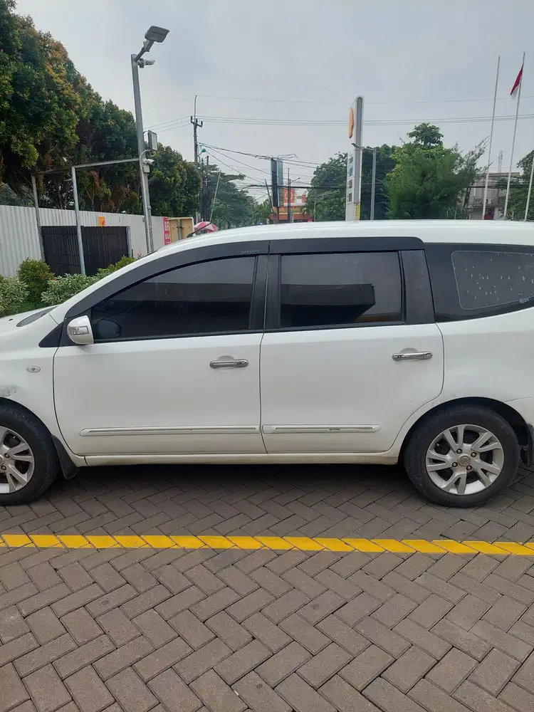Nissan Grand livina 2011 Bensin