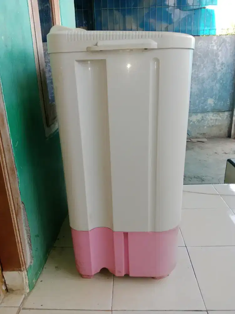 Dijual mesin cuci dua tabung merek sanyo
