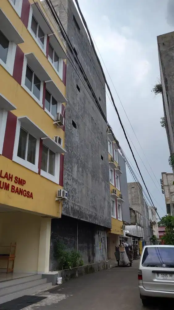 DISEWAKAN BANGUNAN UNTUK KANTOR ATAU GUDANG