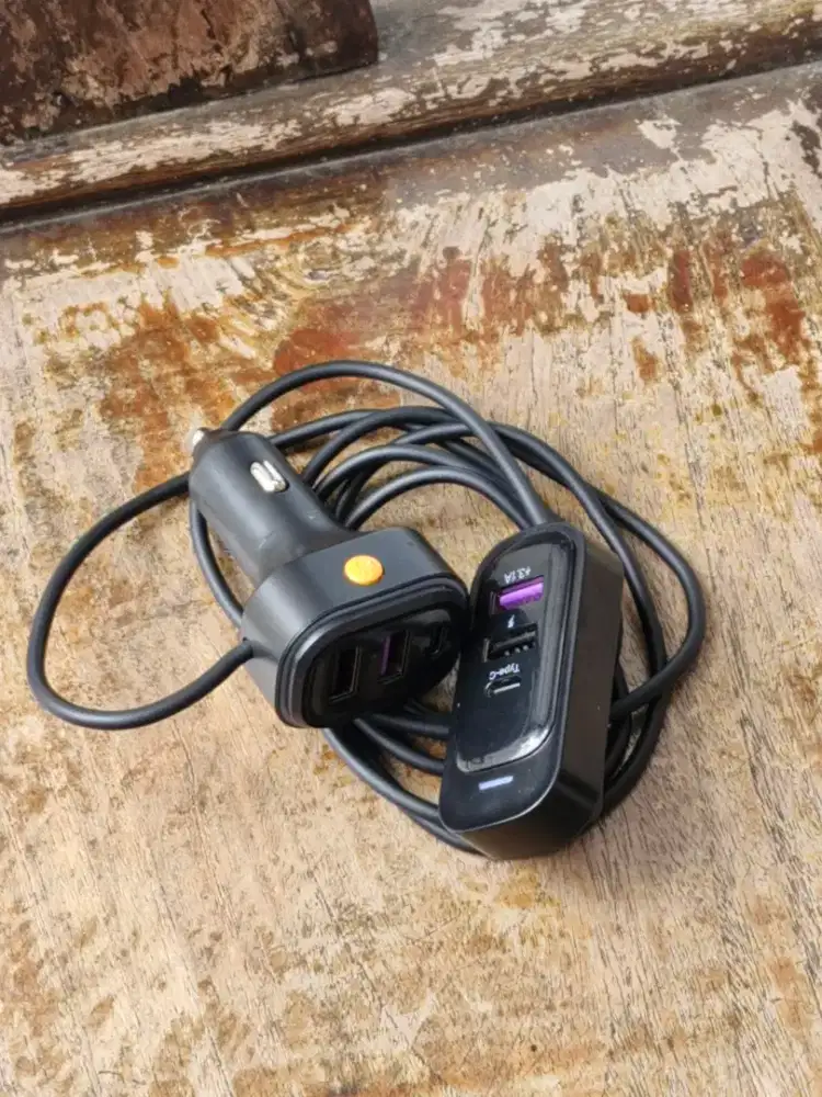 Charger HP untuk Mobil
