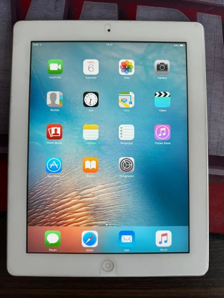 Ipad 2 second . Storage 16gb. Pemakaian ringan seharihari.