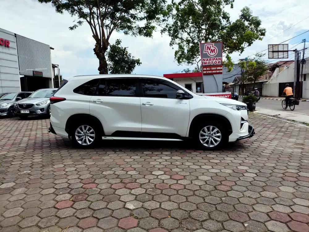 Toyota kijang Innova Zenix 2.0 V HV Modelista 2024