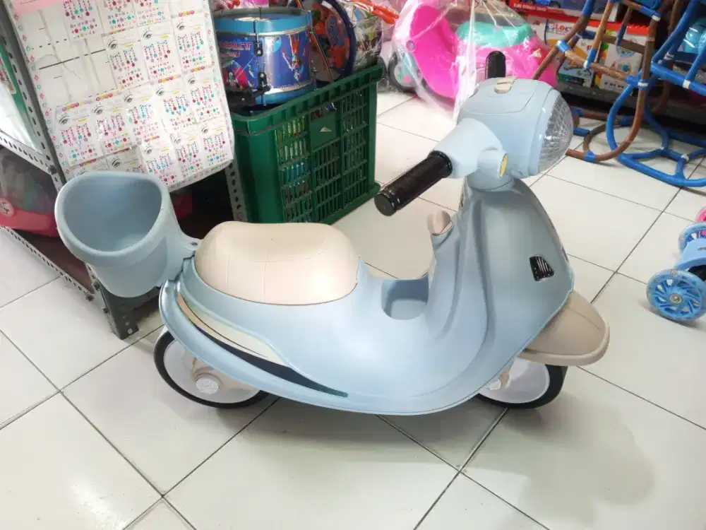 Mainan anak vespa naik tanggung