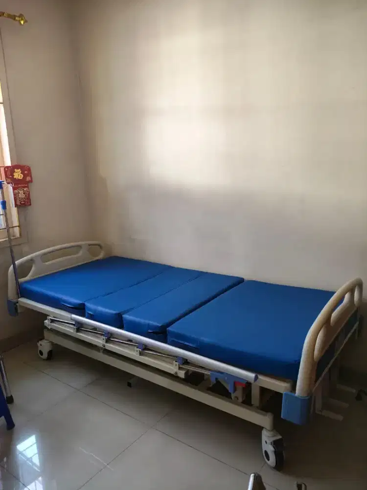 Ranjang pasien 3 crank dg tiang infus