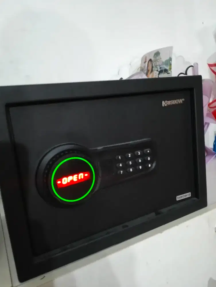 Brankas Krisbow Hitam