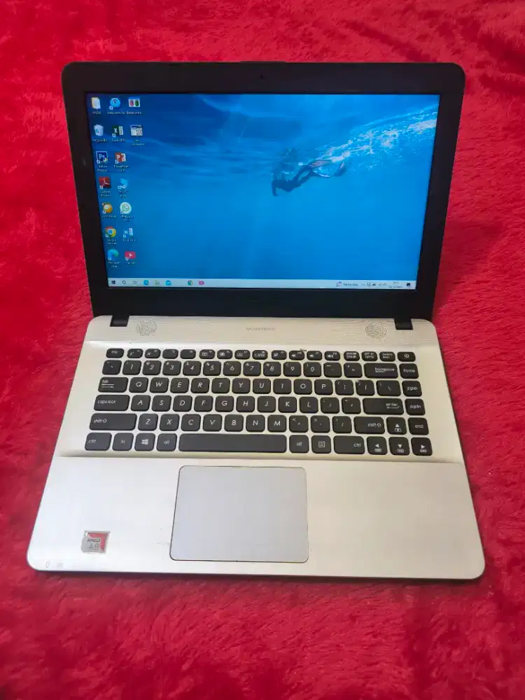 DIJUAL LAPTOP ASUS SLIM,SUPER KENCANG,AMD A9-9420,RAM 4 GB DDR4