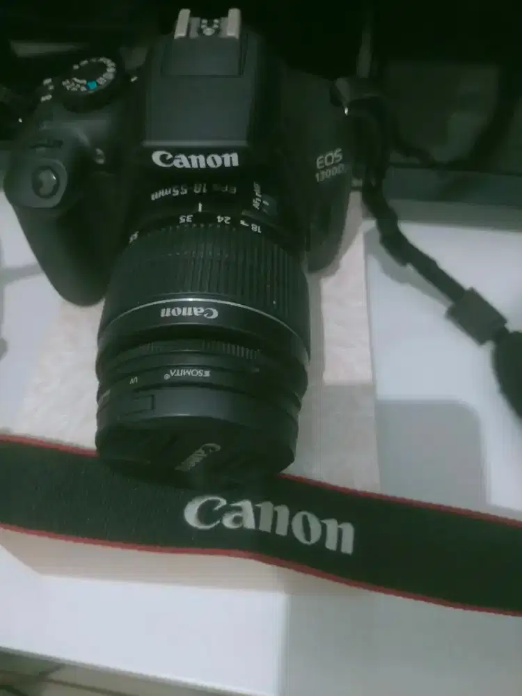 Kamera Canon DSLR 1300D,