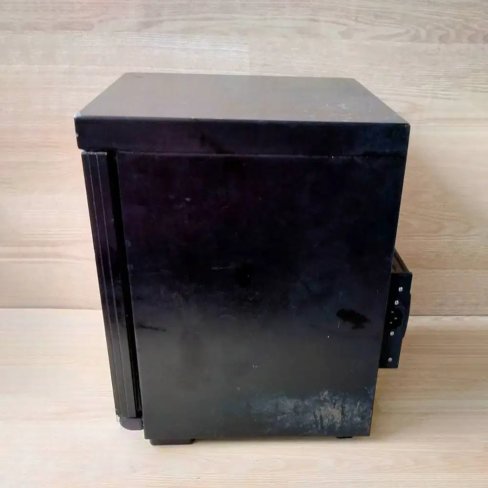 Krisbow Dry Cabinet Lemari Penyimpanan Kamera & Lensa 40 L