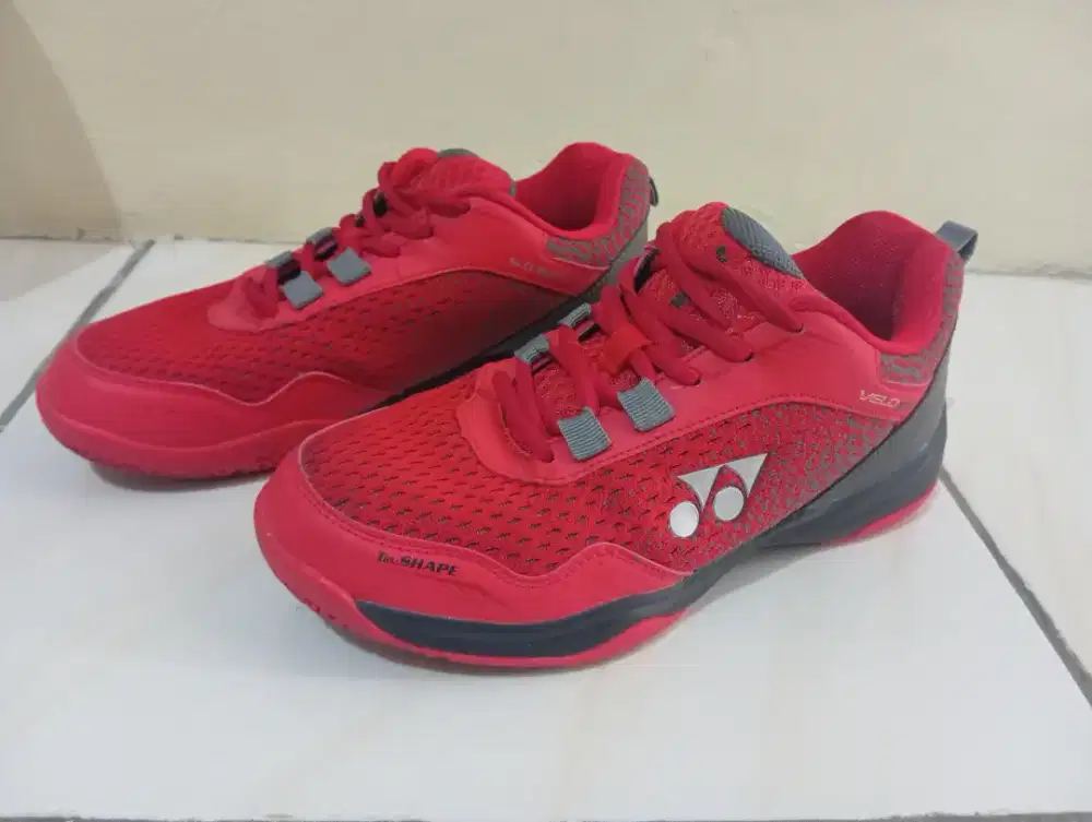 Jual cepat sepatu badminton Yonex Velo 100