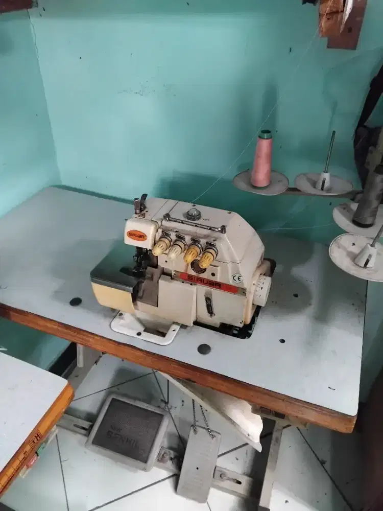 Mesin Obras benang 4 ( merek Siruba)