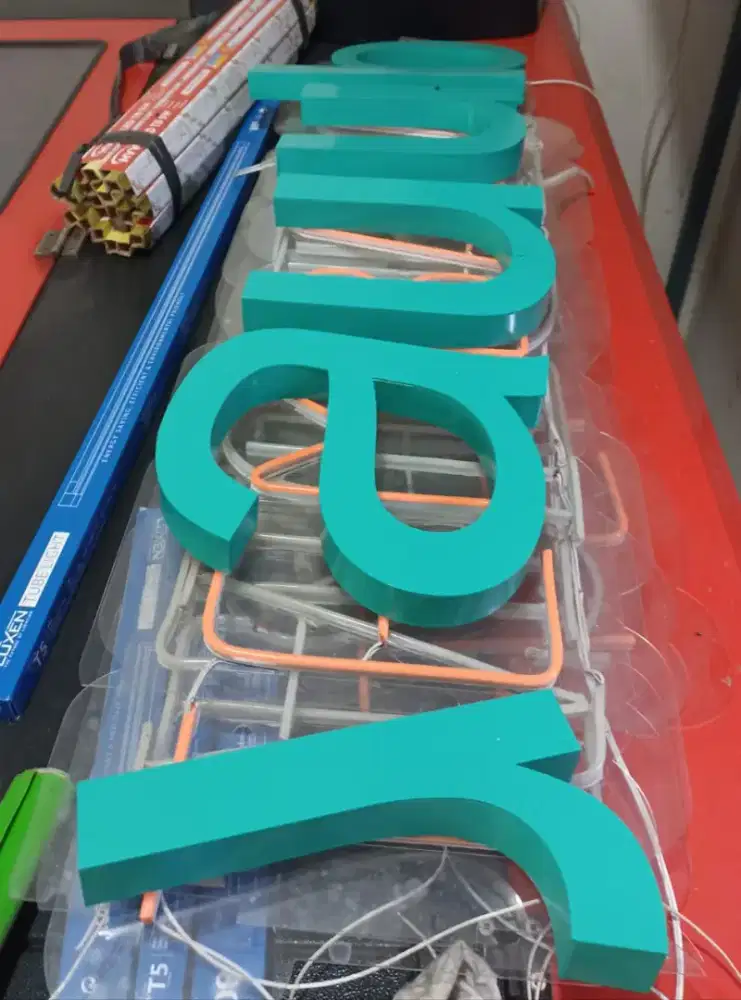 Outdoor dan Indoor Media Promosi Bergaransi