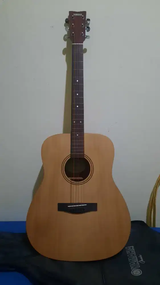 GITAR YAMAHA AKUSTIK F400 (Murah)