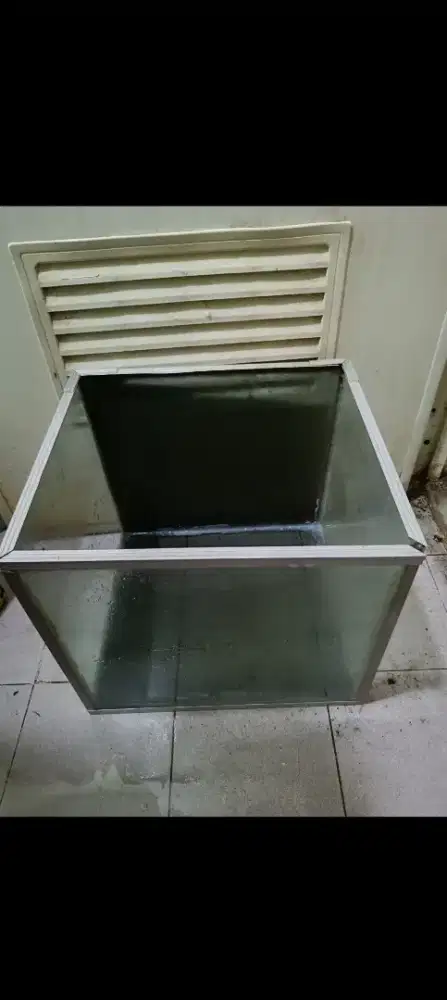 Dijual Borongan 3 aquarium dan 1 box filter  siap pakai.