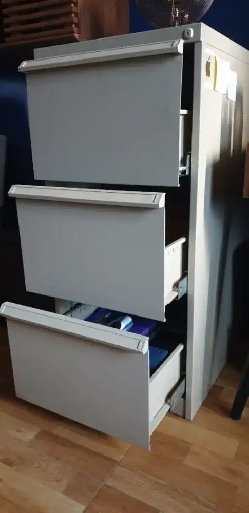 Lemari filling kabinet besi