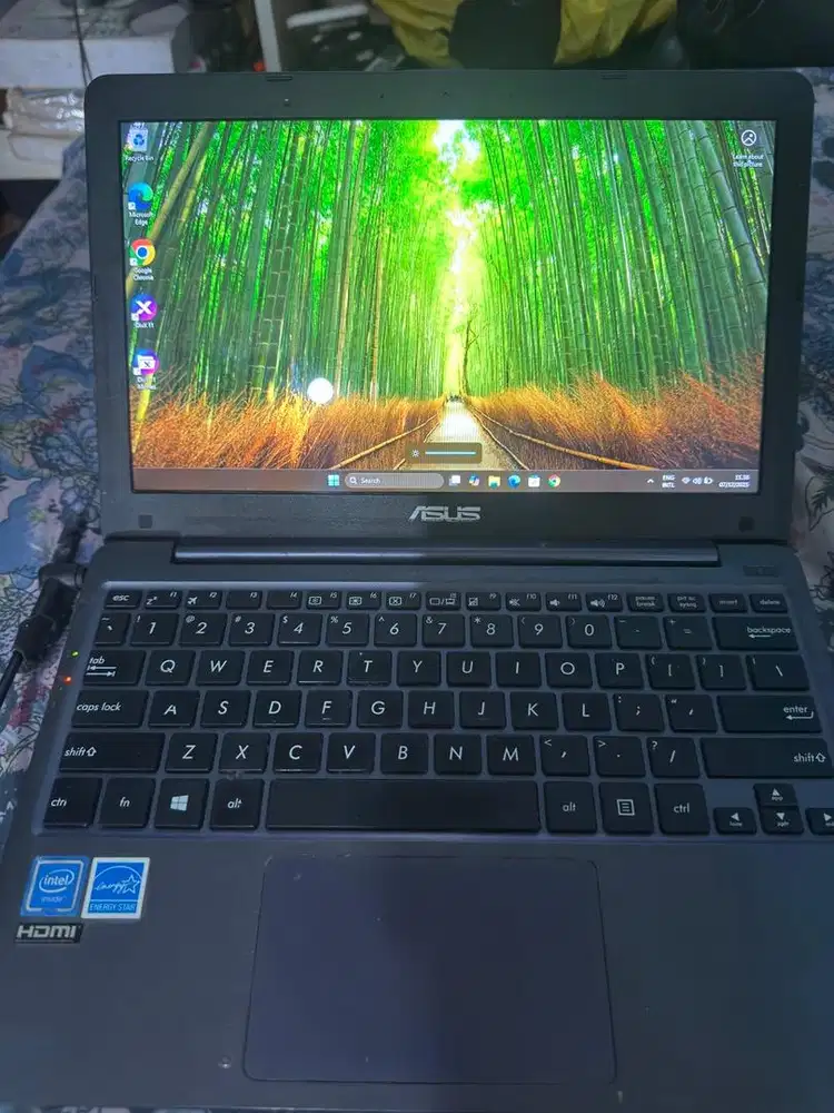 Laptop asus E203MAH jual mulus jarang pakai Nego