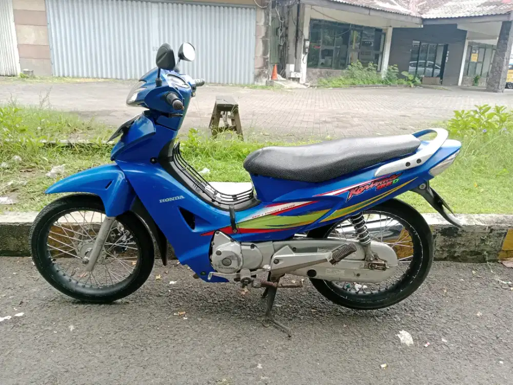Honda karisma warna biru