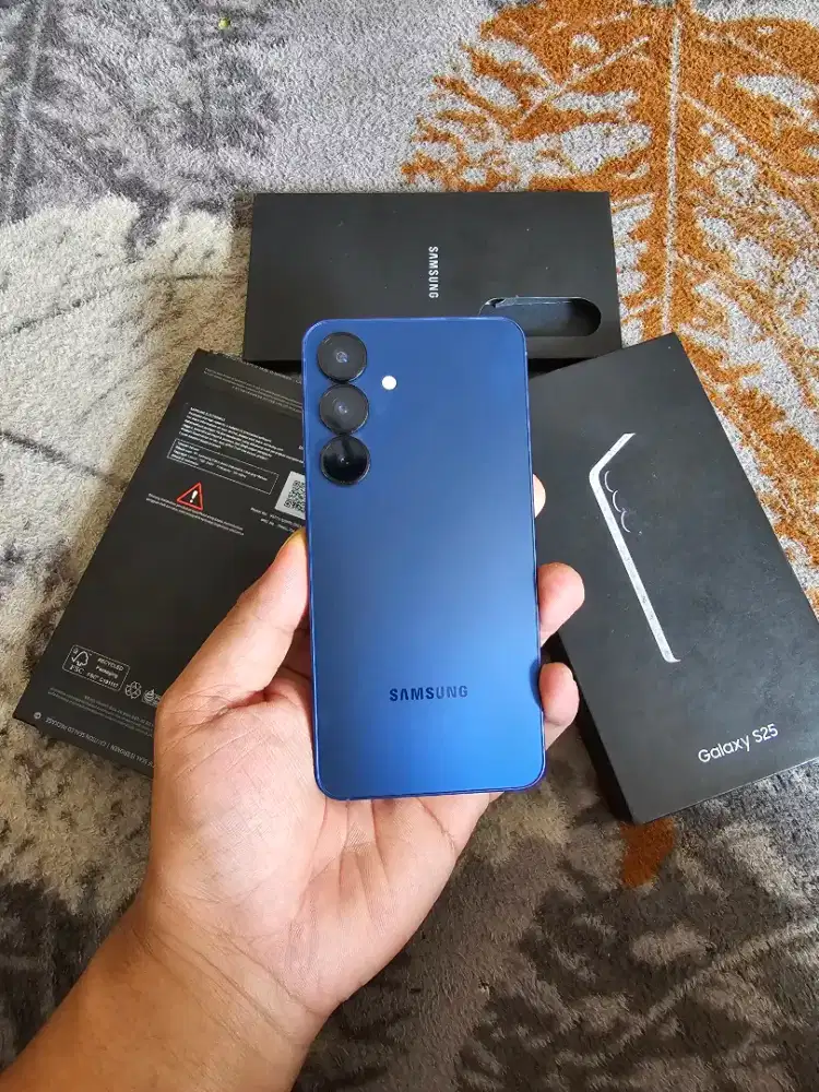 Samsung S25 12 /512 second