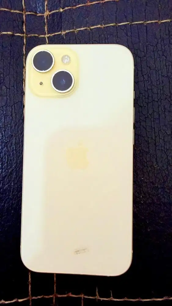 Iphone 15 yelllow ibox