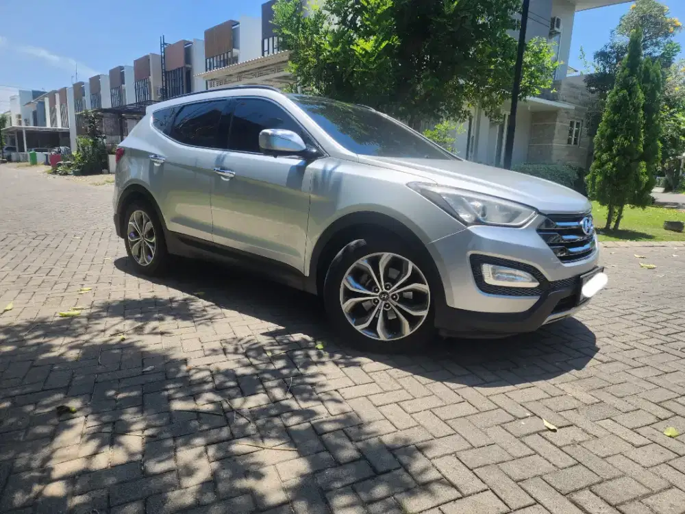 Hyundai santa-fe diesel CRDI kondisi sangat mulus terawat  dan low km