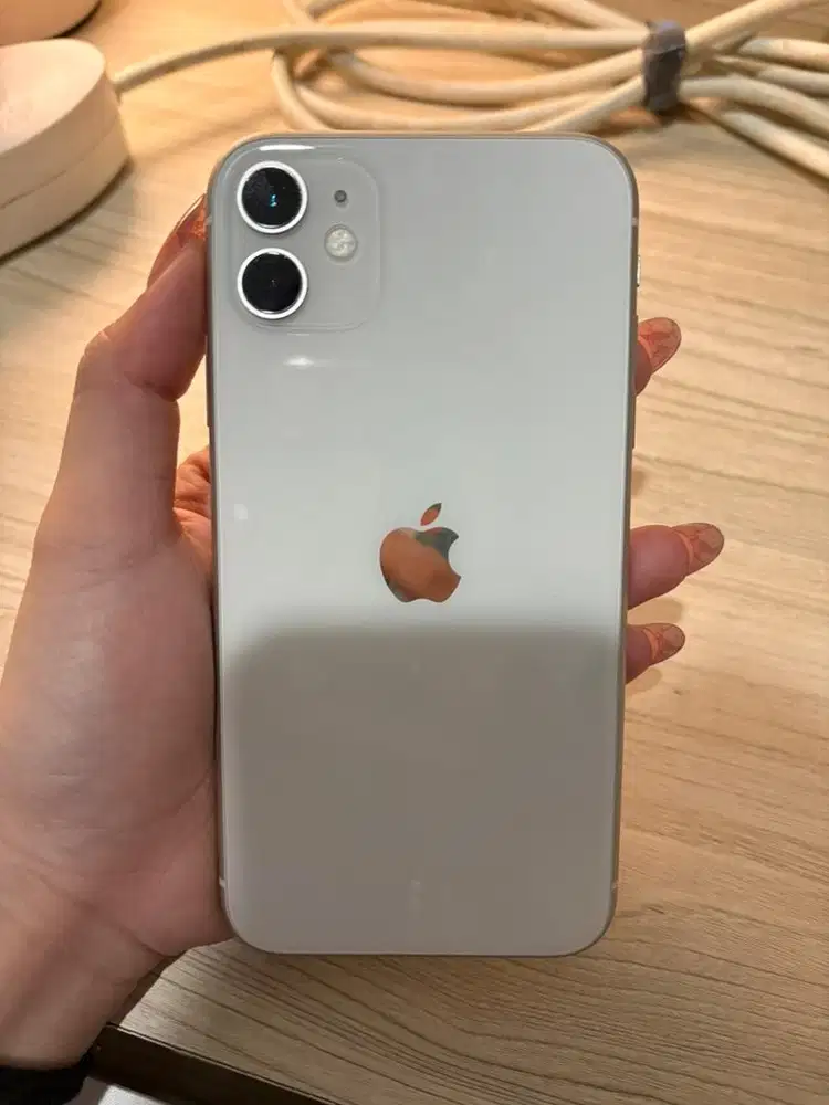Iphone 11 Putih  128 GB Second