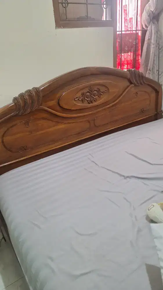 Tempat tidur kayu jati tanpa kasur