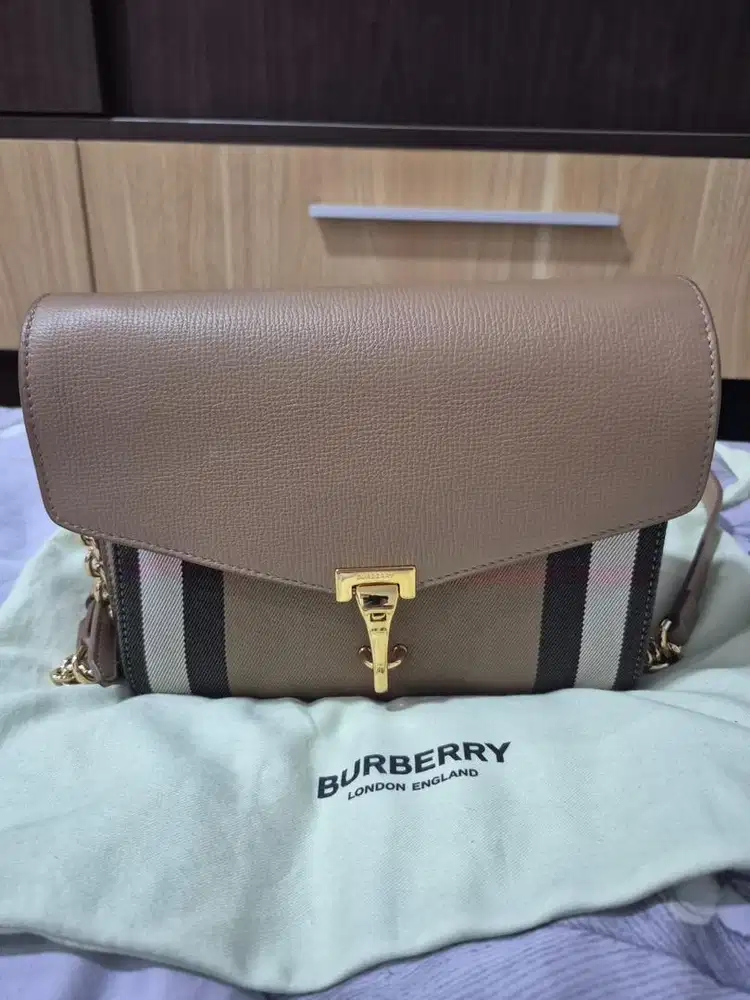 Burberry macken small leather