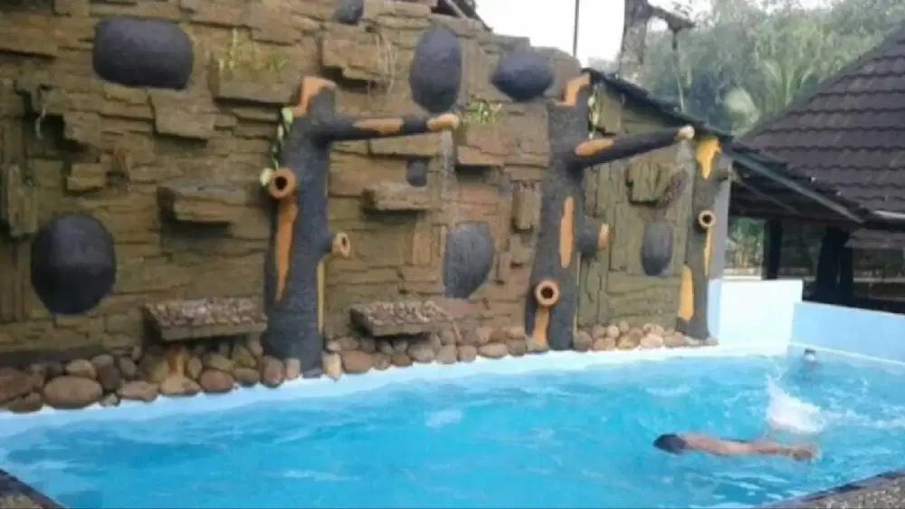 Dijual Tanah & Bangunan berisi Aula, Gdg. Pertemuan, Kolam renang,dll.