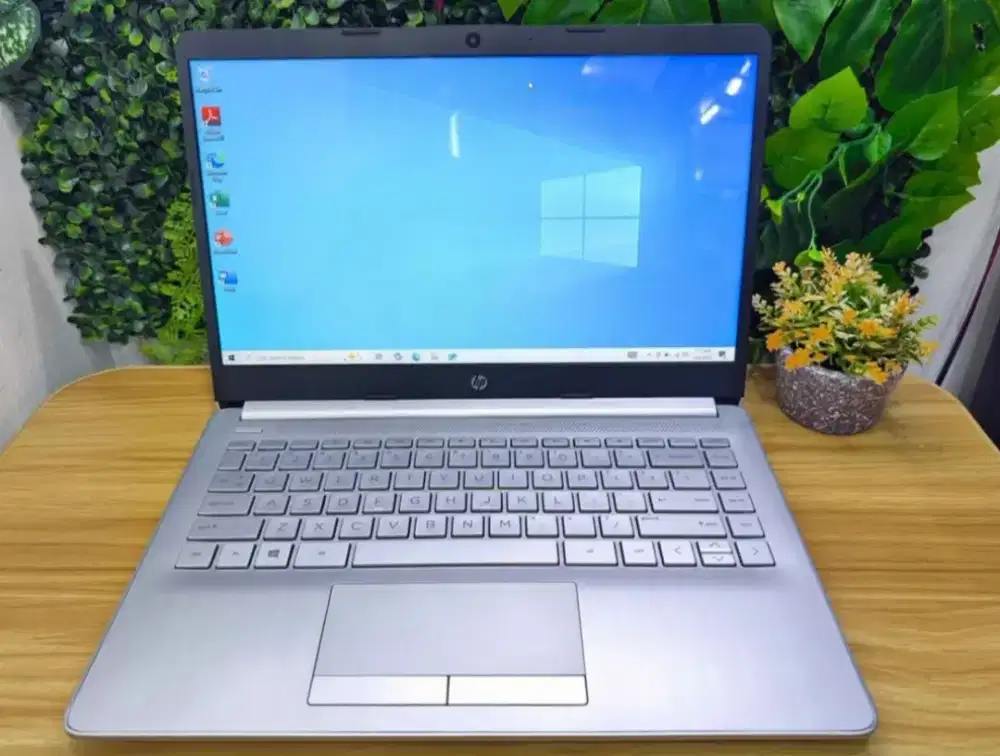 Hp 14s-Dk0073AU AMD A4-9125
Ram: 8GB
Storage: 256GB