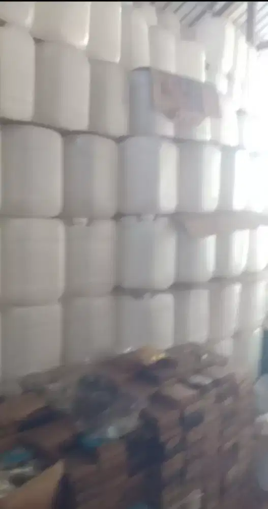 Dirigen 25-30litrr dijual..warna satu partai putih susu semua ..