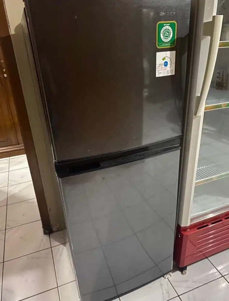 Kulkas 2 Pintu Sharp kondisi baik